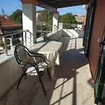 דירה Gerekos And