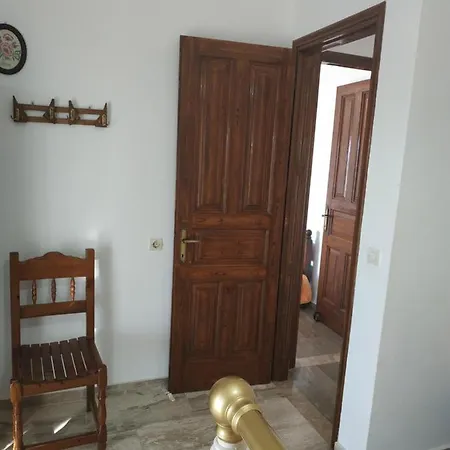 Gerekos And Apartment