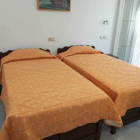 Gerekos And Apartment Agios Georgios (Corfu)