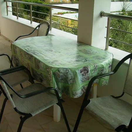 Appartement Gerekos And *